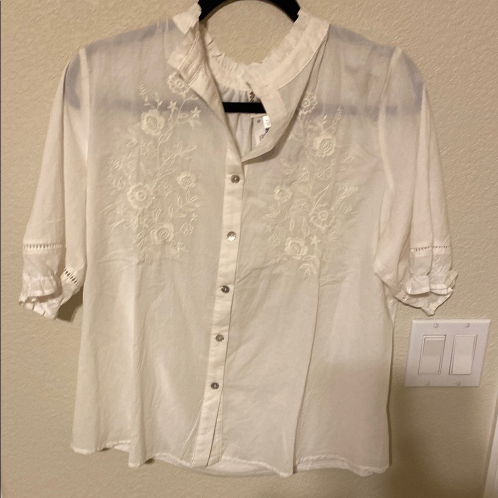 White Puff Sleeve Ruffled Blouse